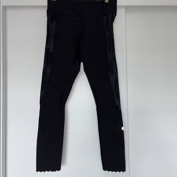 Lululemon 3/4 Length Black/Patterned Leggings – Size 6 | Never Worn - Picture 2 of 5